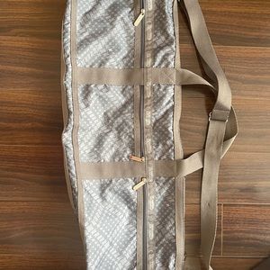 Like new Le Sportsac yoga mat bag